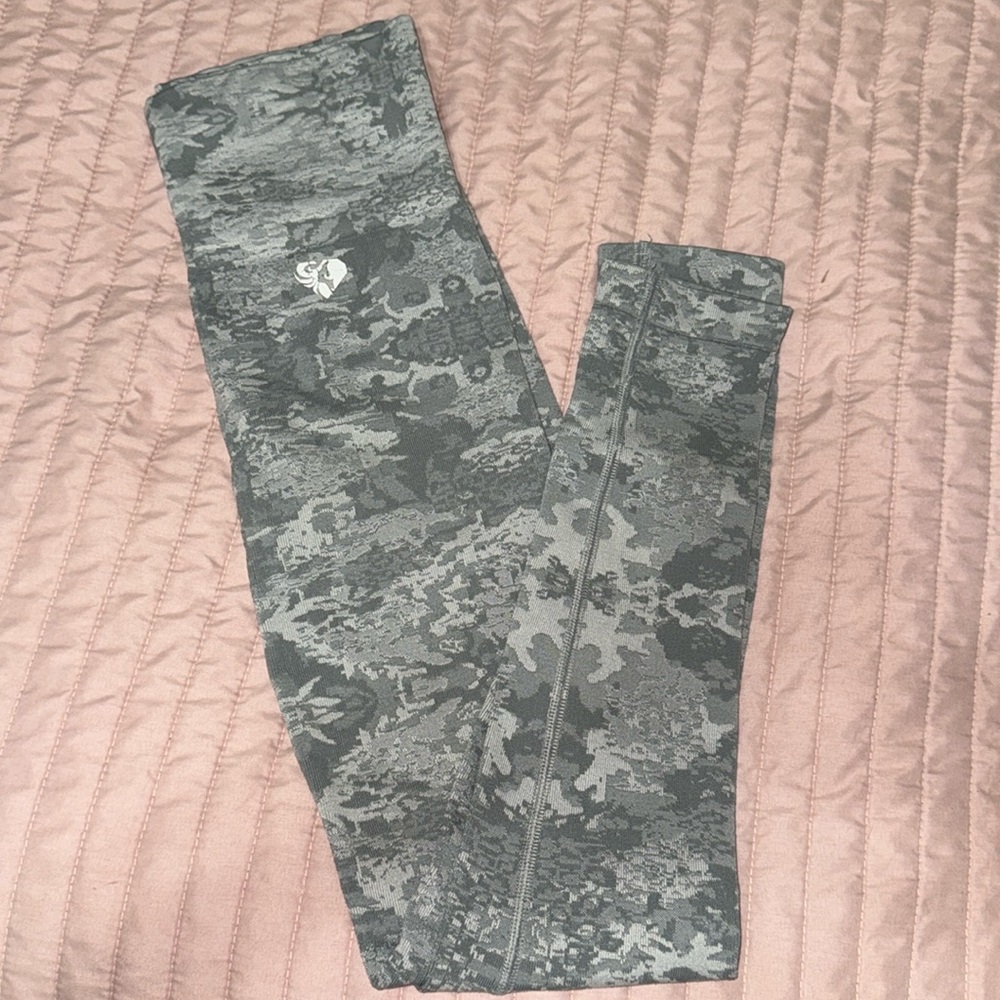 Women’s best camo gray leggings
